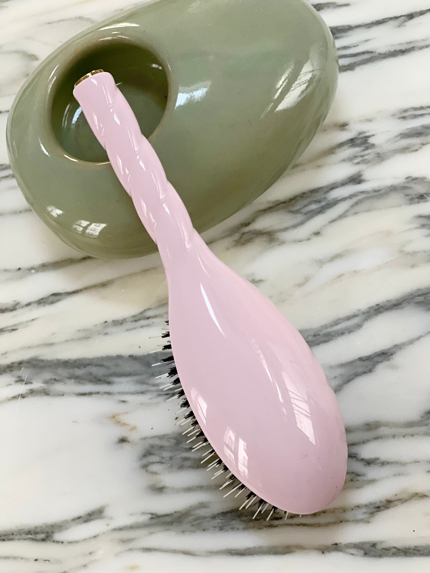 N.02 The Care & Detangling Hair Brush THE ESSENTIAL Pink
