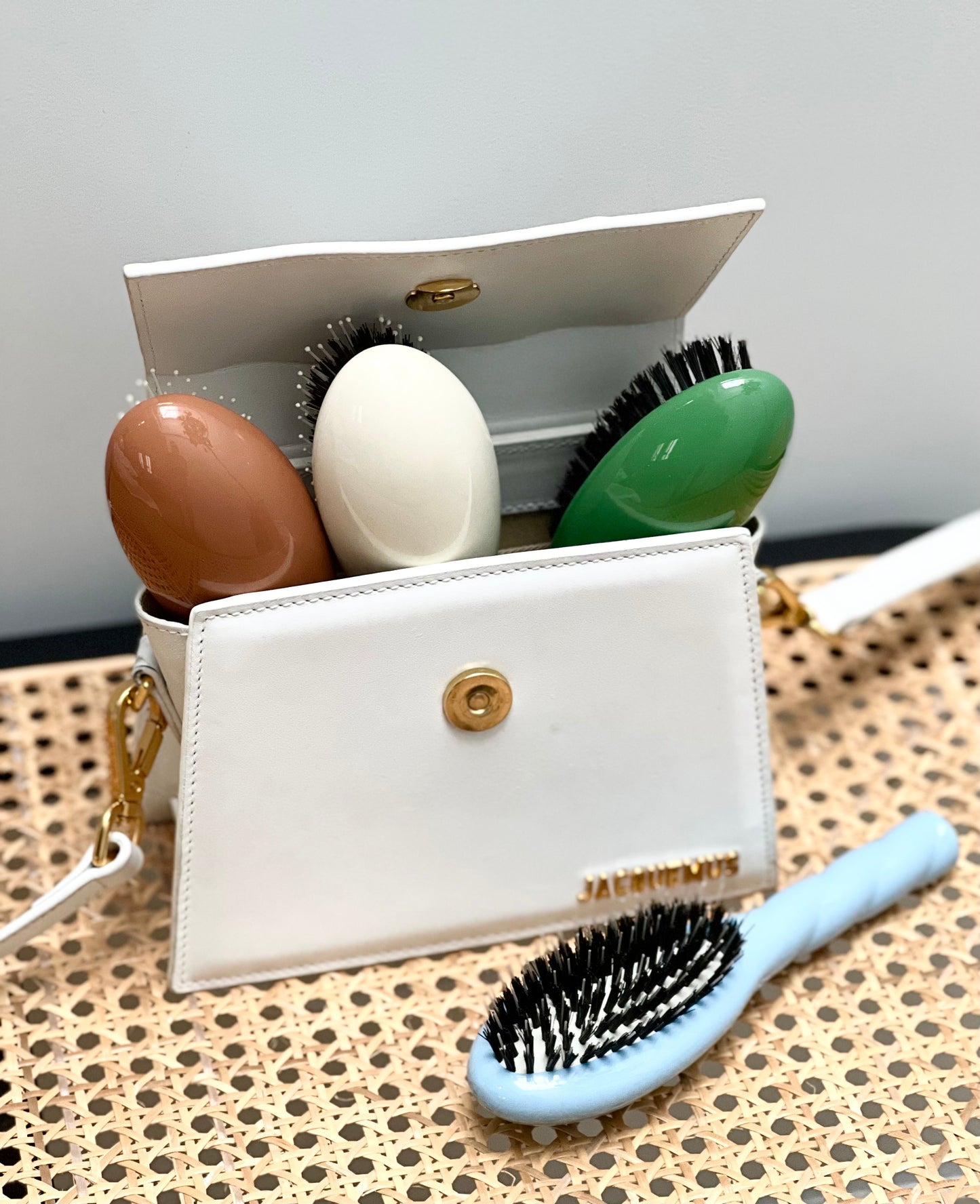 N.03 The Small Gentle Scalp Care Hair Brush THE ESSENTIAL SOFTNESS Light Blue