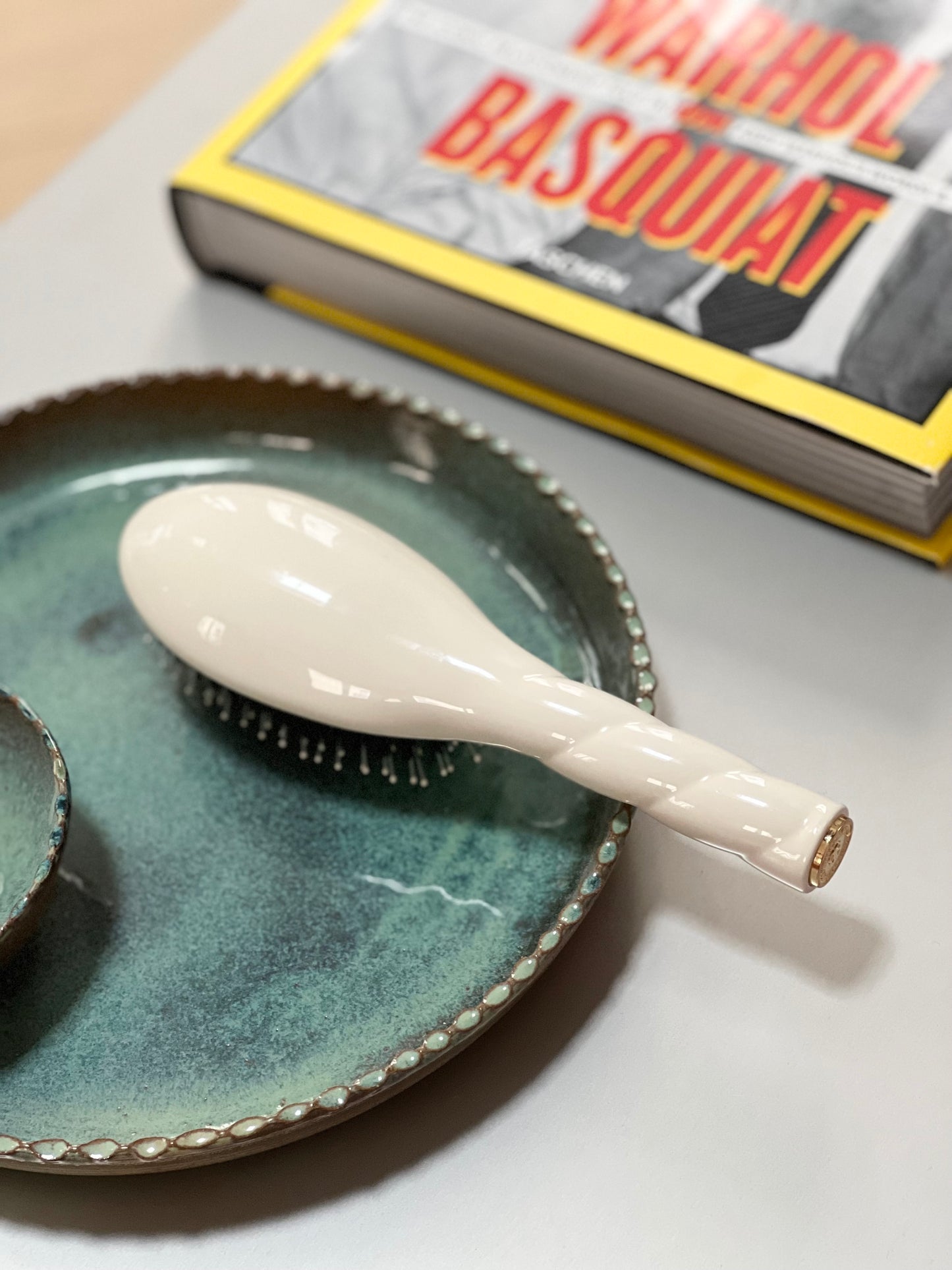 N.03 La Petite Brosse Cuir Chevelu Sensible l'Indispensable Douceur Blanc Crème