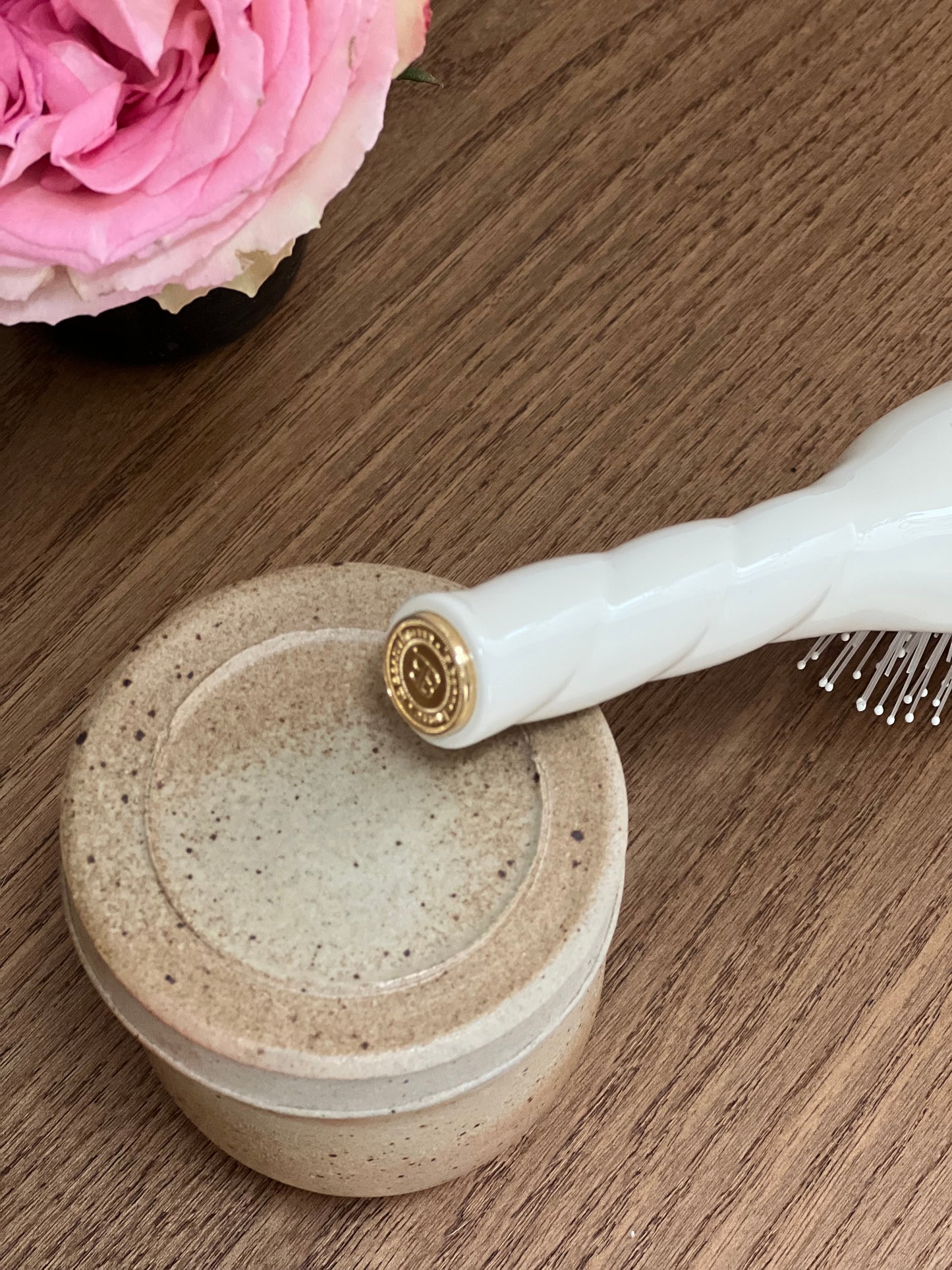 N.04 The Small Massaging Detangling Hair Brush THE MIRACLE Creamy White