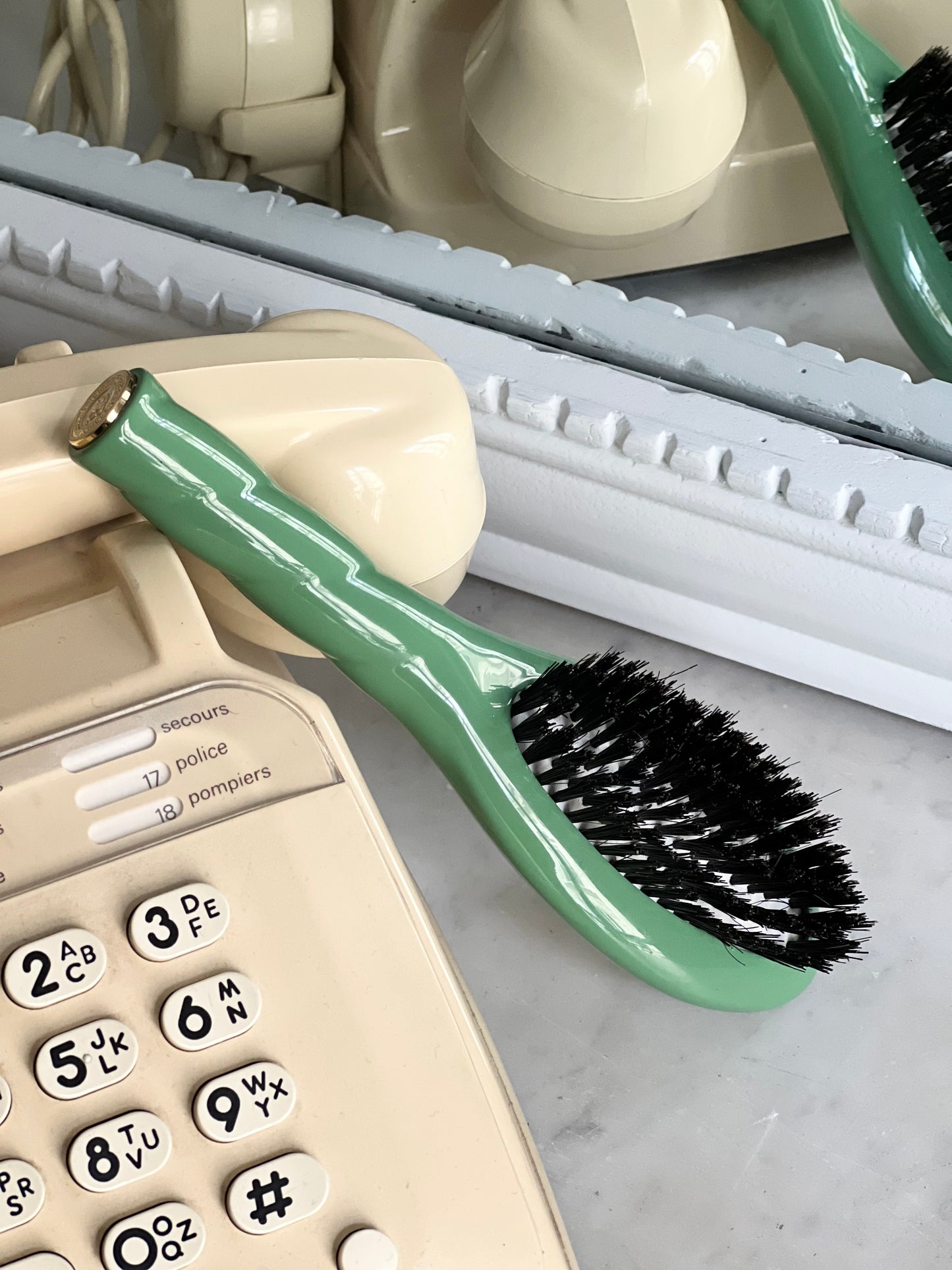 N.01 La Petite Brosse Brillance & Soin l’Universelle Vert Amande