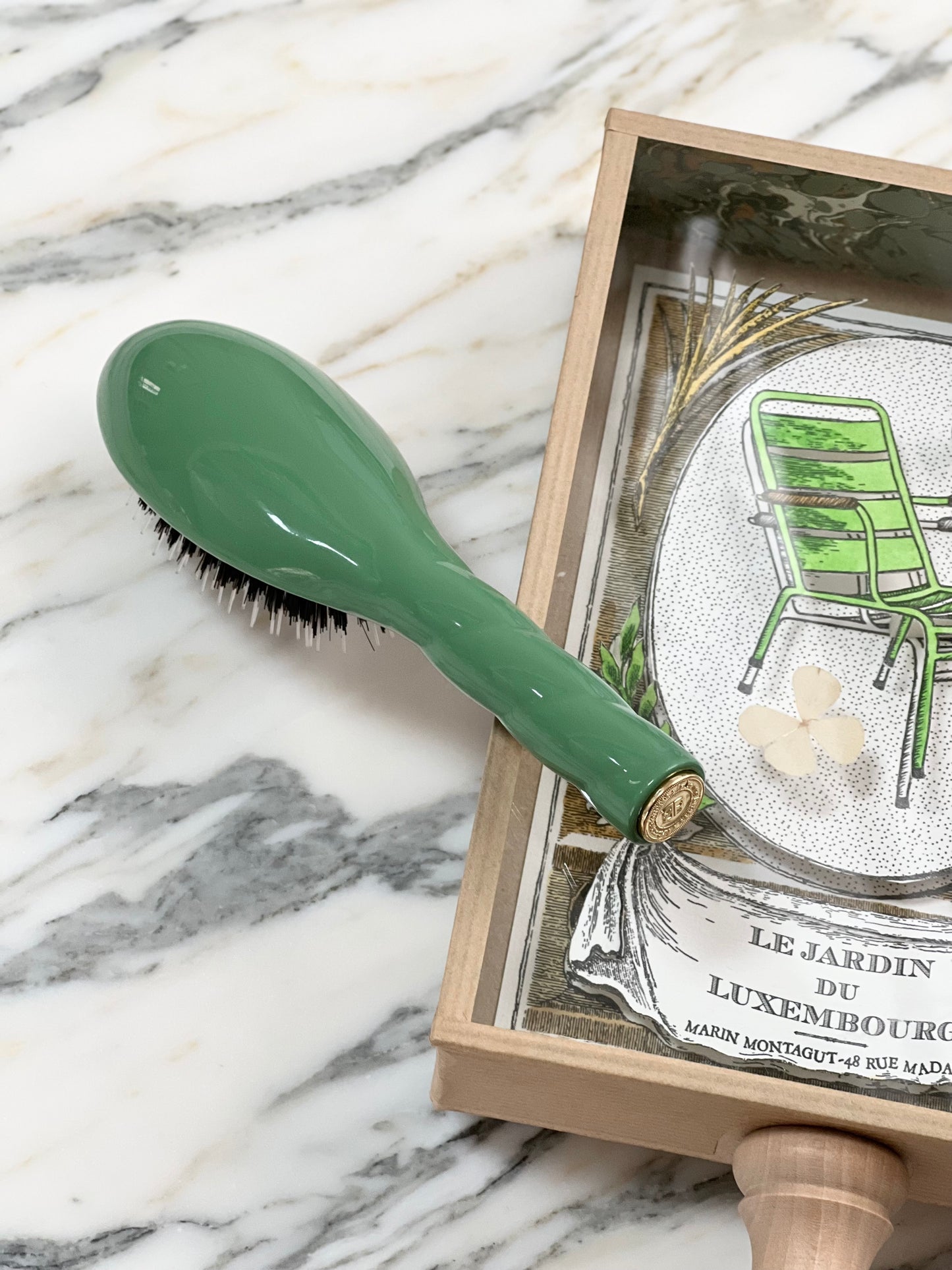 N.02 La Petite Brosse Démêlante & Soin l'Indispensable Vert Amande