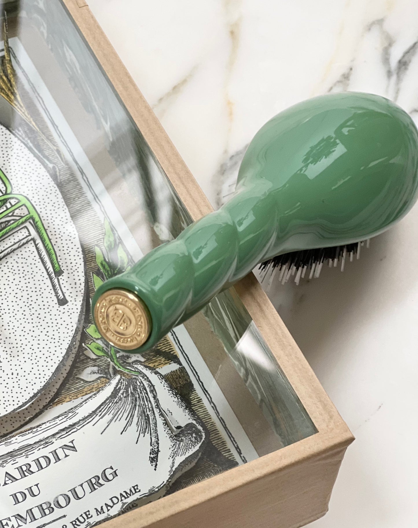 N.02 La Petite Brosse Démêlante & Soin l'Indispensable Vert Amande