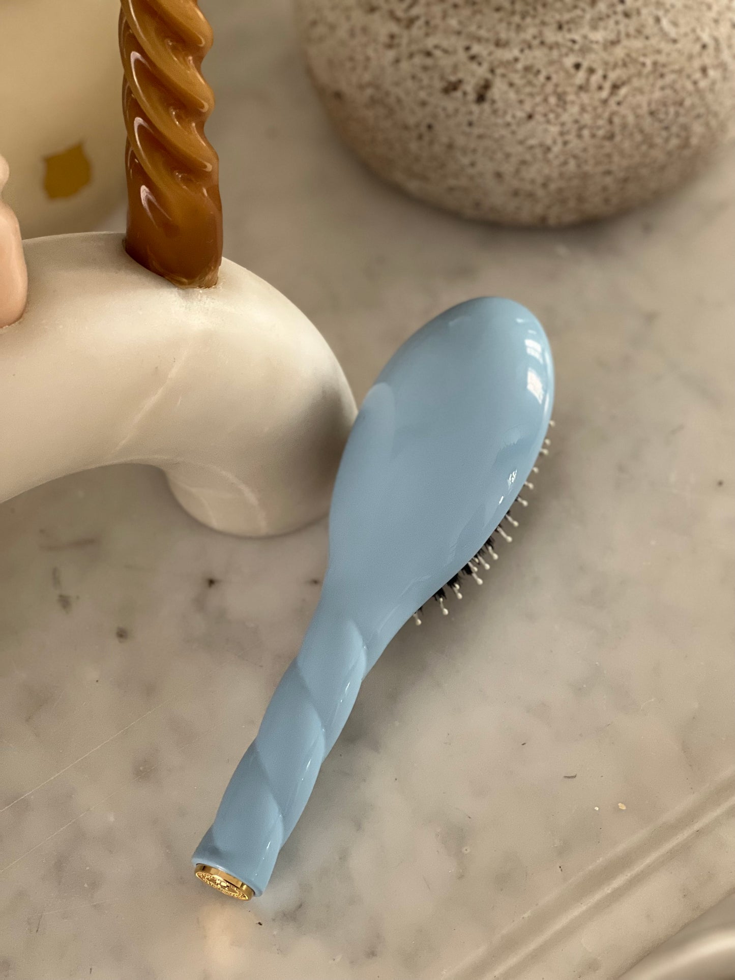 N.03 The Small Gentle Scalp Care Hair Brush THE ESSENTIAL SOFTNESS Light Blue