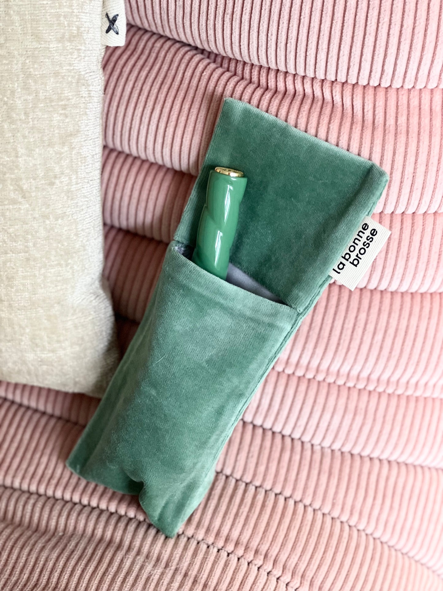La Pochette "Petite Brosse" Vert Amande